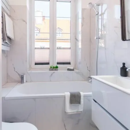 Apartmán Gorgeous Historic Tenement Apt. - New Town Square! *