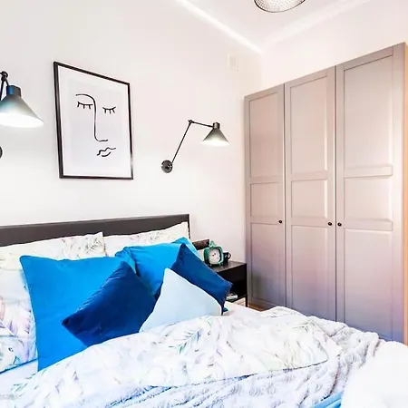 Gorgeous Historic Tenement Apt. - New Town Square! Apartmán *