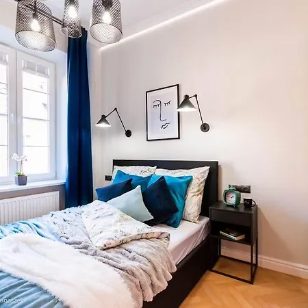 Gorgeous Historic Tenement Apt. - New Town Square! Apartmán