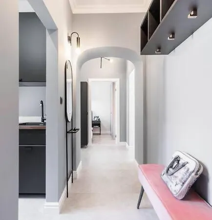 Gorgeous Historic Tenement Apt. - New Town Square! *