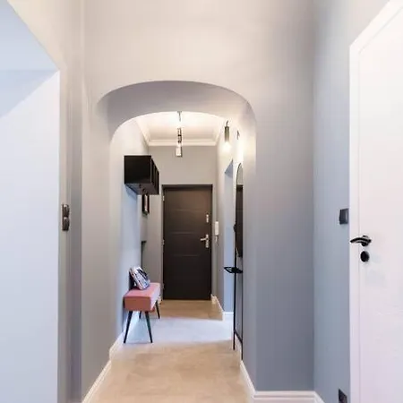 Gorgeous Historic Tenement Apt. - New Town Square! Apartmán *