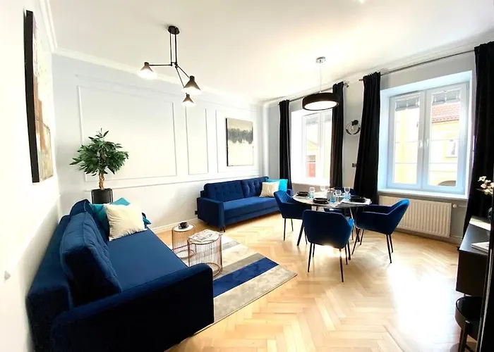 Apartment Gorgeous Historic Tenement Apt. - New Town Square! *